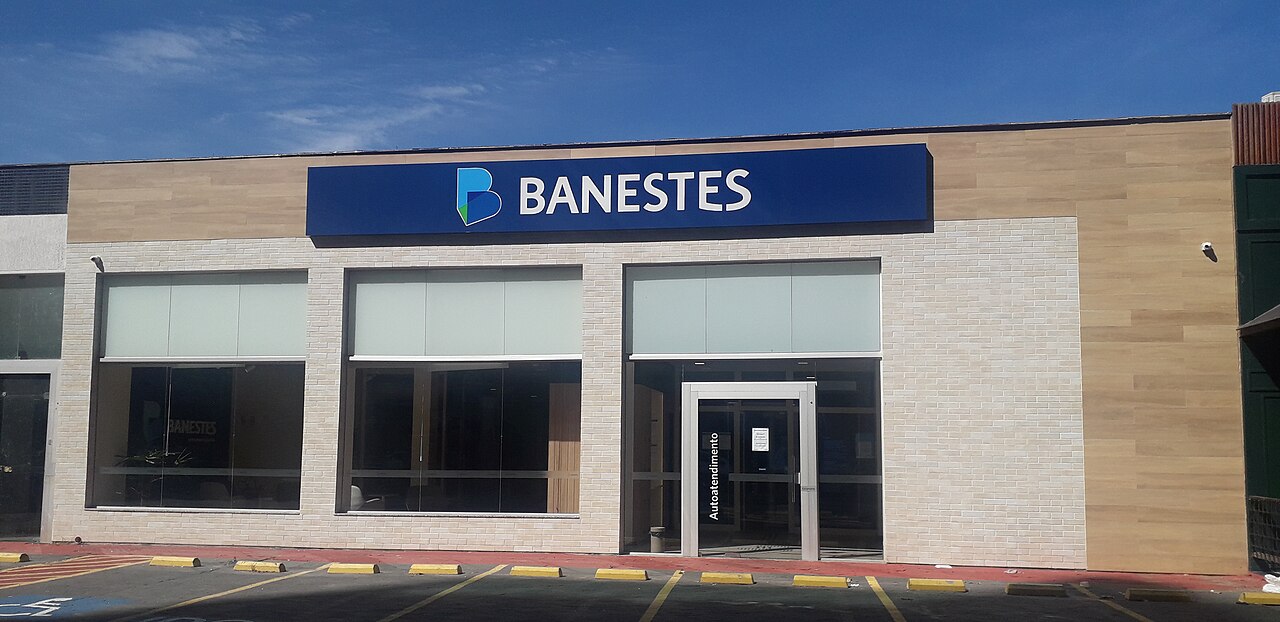 Fachada de agência do Banestes na Praia do Canto, em Vitória, no Espírito Santo, banco que abriu o concurso